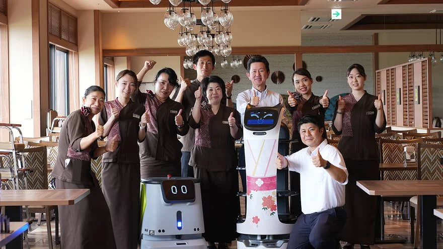 PUDU CC1 & BellaBot serving at Ryugujo Spa Hotel Mikazuki in Japan
