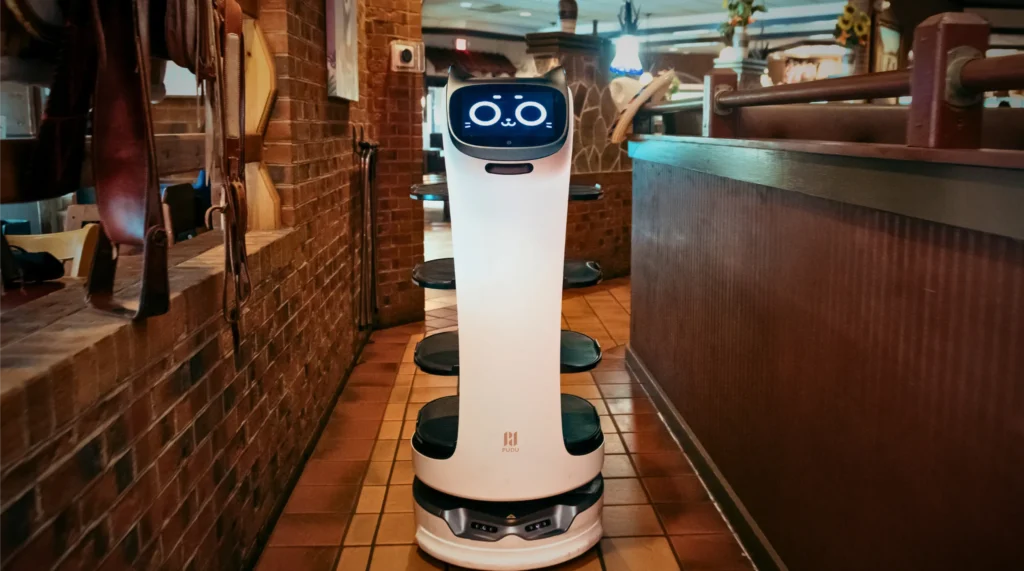 BellaBot elevated dining