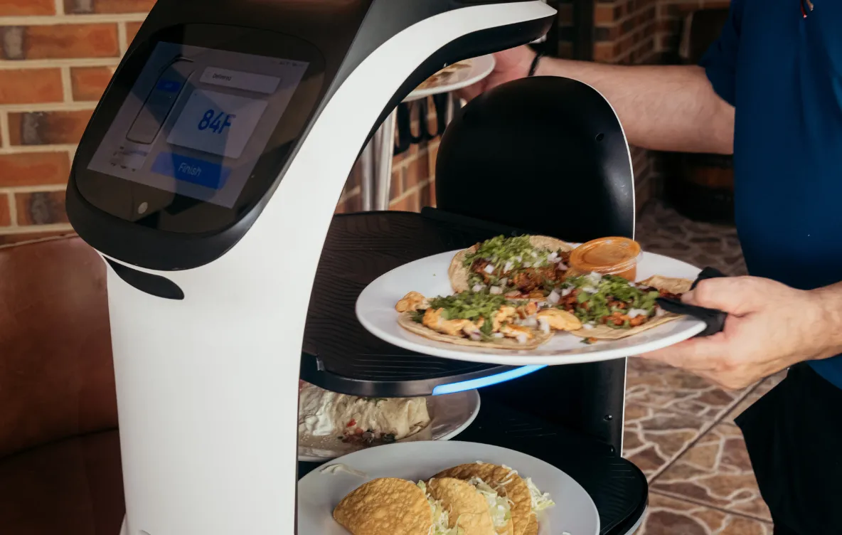 Serving Up Success: How El Portón Elevated Dining and Experiences with Service Robotics